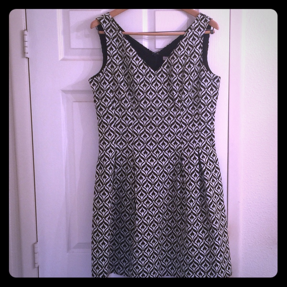 💐NY&Co Ikat Print V-Neck Fit & Flare Dress